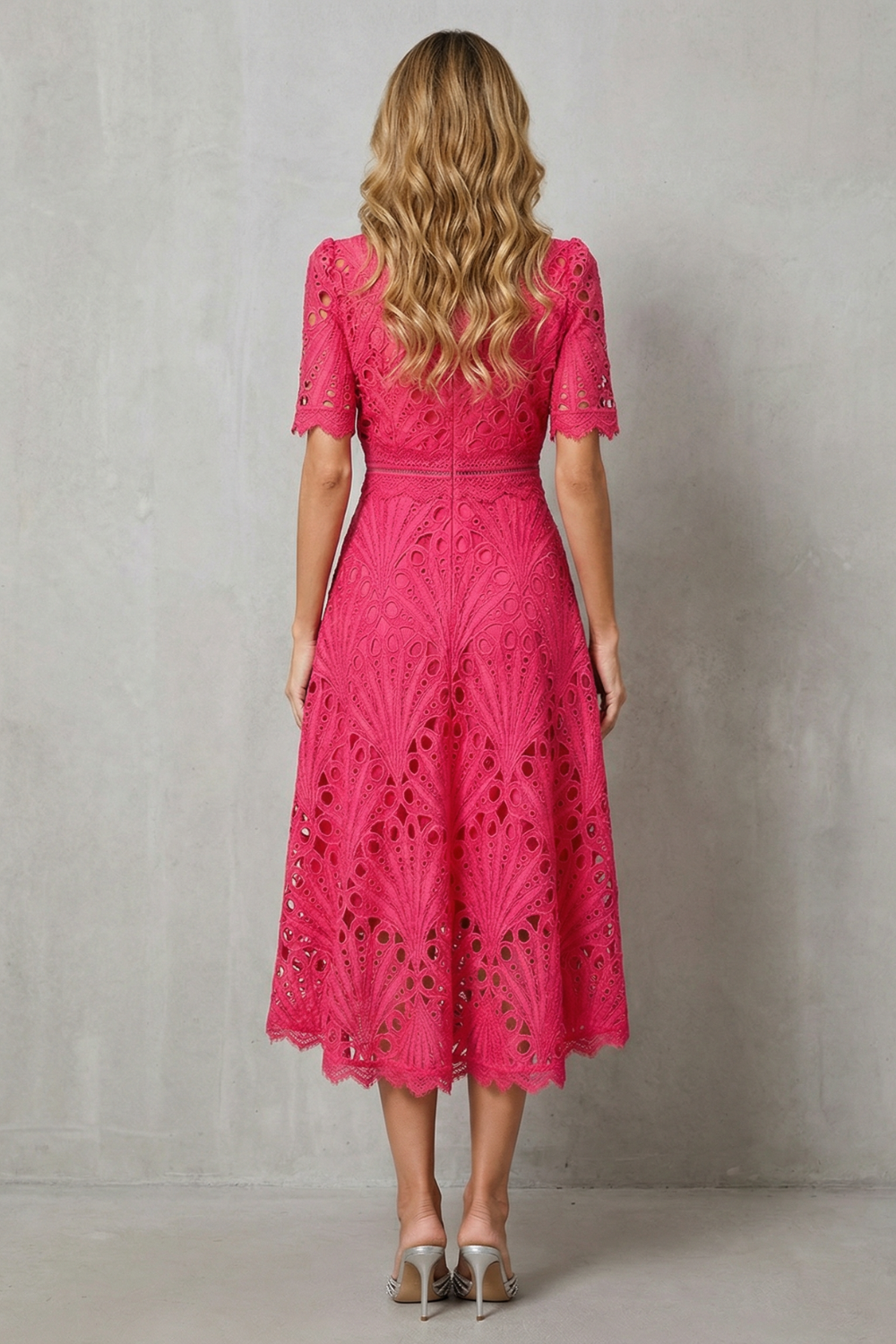 Charlisse™ | Raffinement en dentelle ornée – Robe midi col montant