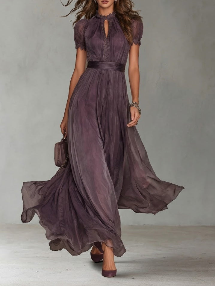 Flavia™ | Robe longue violette à décolleté en goutte et bordure en dentelle