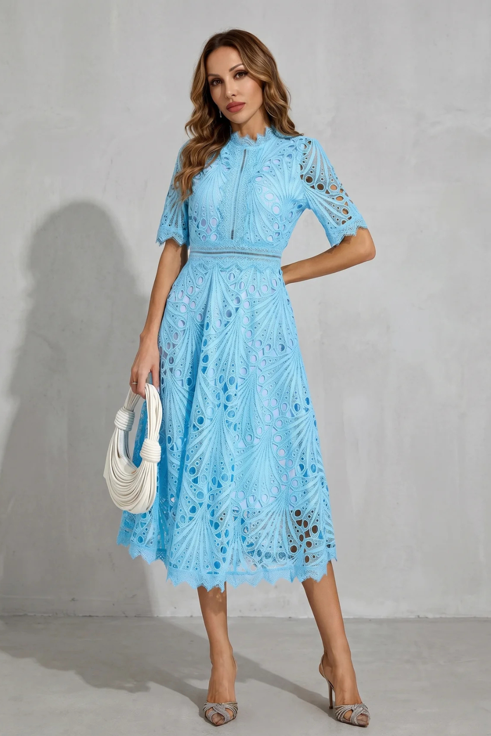 Charlisse™ | Raffinement en dentelle ornée – Robe midi col montant