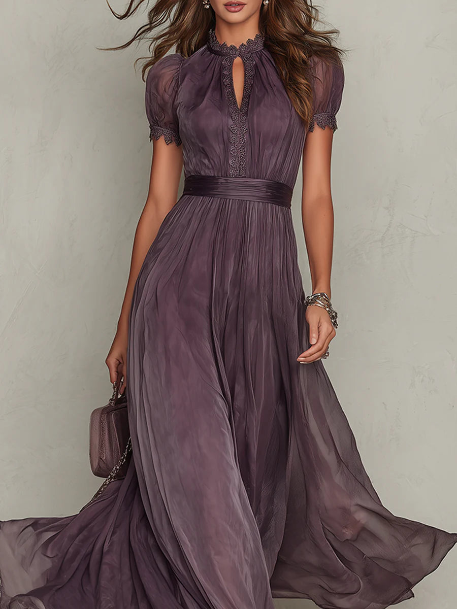 Flavia™ | Robe longue violette à décolleté en goutte et bordure en dentelle