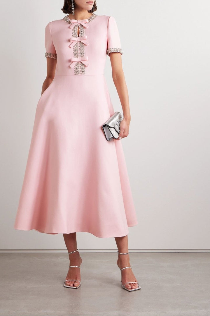 Aria™ | Robe midi avec nœud et ornements en cristaux
